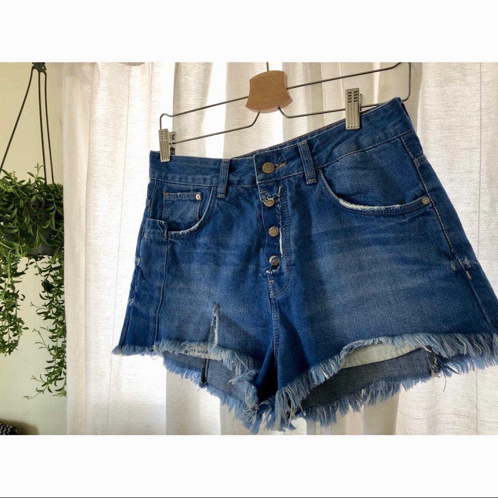 Zara’s Pretty when you are happy shorts